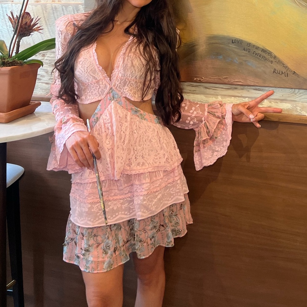 Loveshake Fancy pink, open back mini lace embroidered dress - Picture 2 of 5